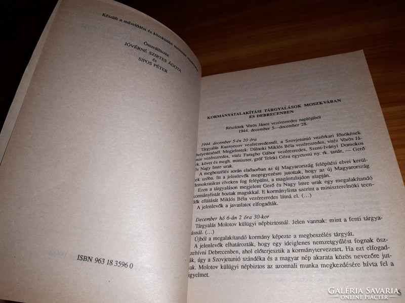 Szöveggyűjtemény az 1945 utáni magyar történelem tanulásához könyv