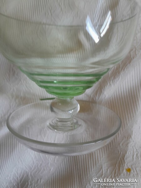 Zöld egyedi talpas pohár hibatlan