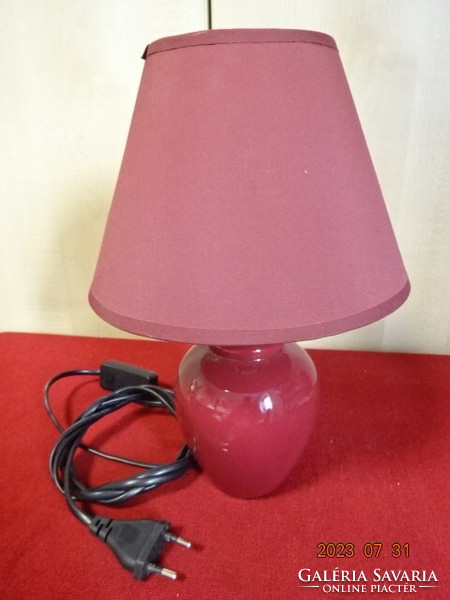 Bordó porcelán asztali lámpa, bordó burával, teljes magassága 28 cm. Jókai.