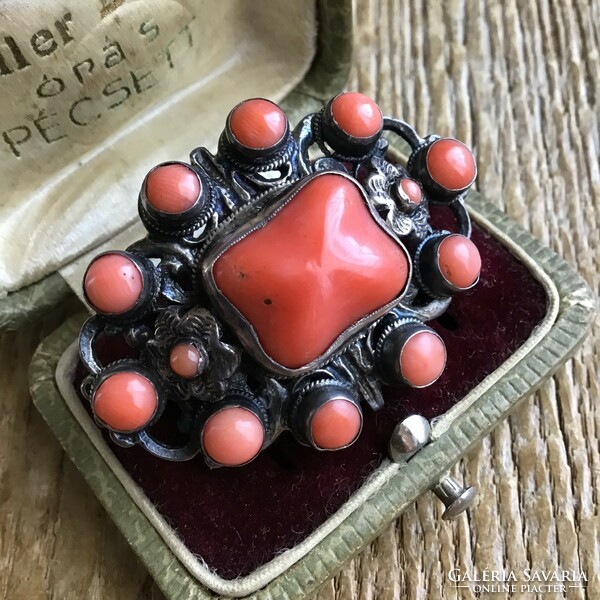 Antique zoltan white silver brooch decorated with noble coral