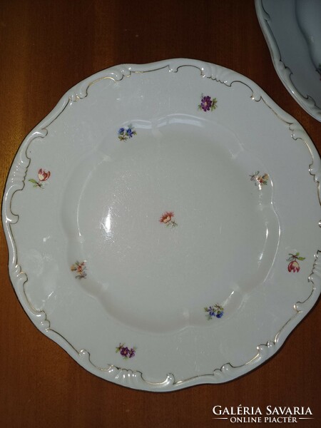 Régi Zsolnay tányérok különböző mintával kepek  szerint