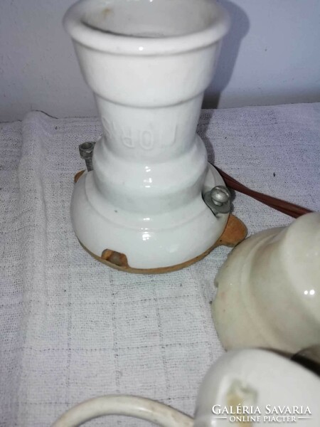Porcelán ellensúly és 3 db  porcelán lámpa foglalat Noris jelzéssel