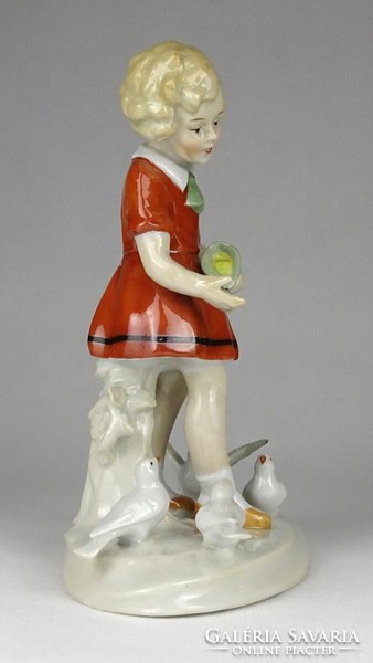 1N697 Régi galambokat etető Fasold & Stauch porcelán figura 17 cm