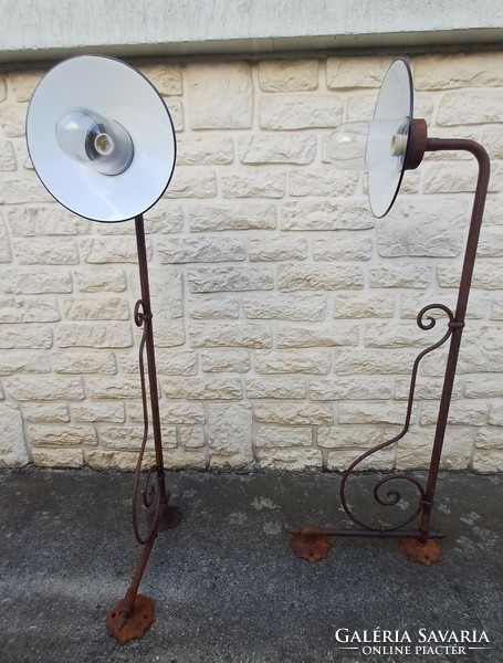 Huge cast iron wall arm, wall lamp outdoor indoor. Wall chandelier. Decorative back plate, the arm 1m10 cm