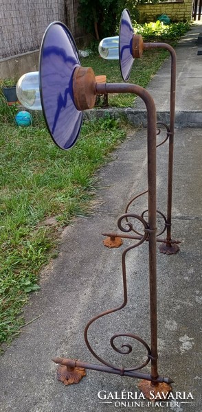 Huge cast iron wall arm, wall lamp outdoor indoor. Wall chandelier. Decorative back plate, the arm 1m10 cm