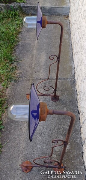 Huge cast iron wall arm, wall lamp outdoor indoor. Wall chandelier. Decorative back plate, the arm 1m10 cm