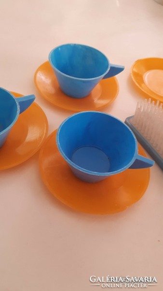 Retro műanyag játékok babaházba kávés csészék