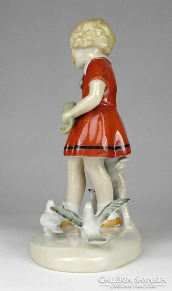 1N697 Fasold & Stauch porcelain figure feeding old pigeons 17 cm