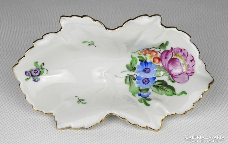 1N699 Herend porcelain leaf-shaped ashtray