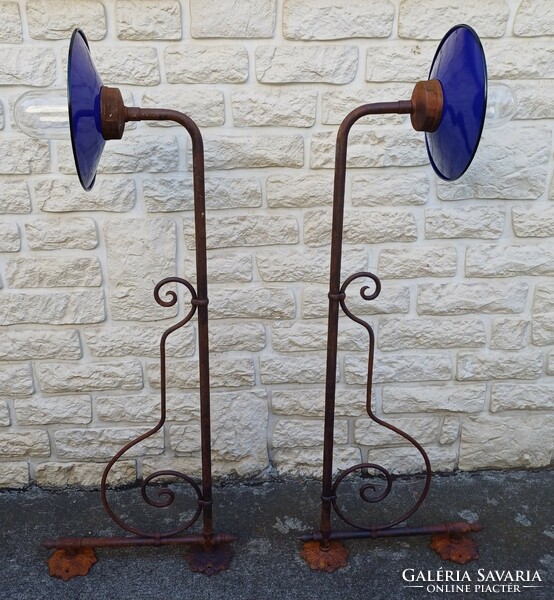 Huge cast iron wall arm, wall lamp outdoor indoor. Wall chandelier. Decorative back plate, the arm 1m10 cm