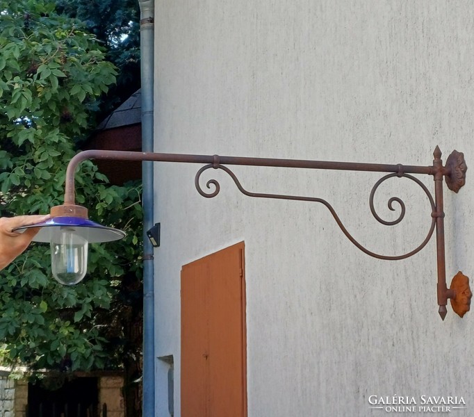 Huge cast iron wall arm, wall lamp outdoor indoor. Wall chandelier. Decorative back plate, the arm 1m10 cm