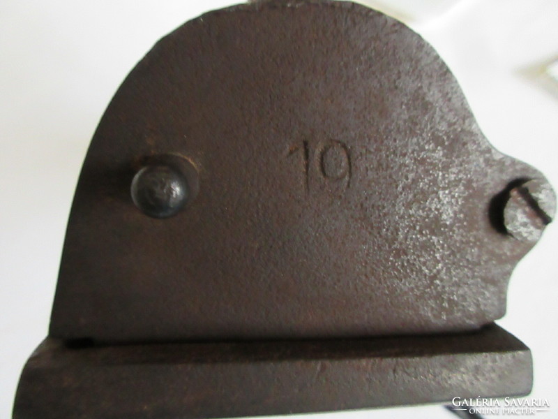 Antique, large-sized, iron insert, cast iron iron. Negotiable!