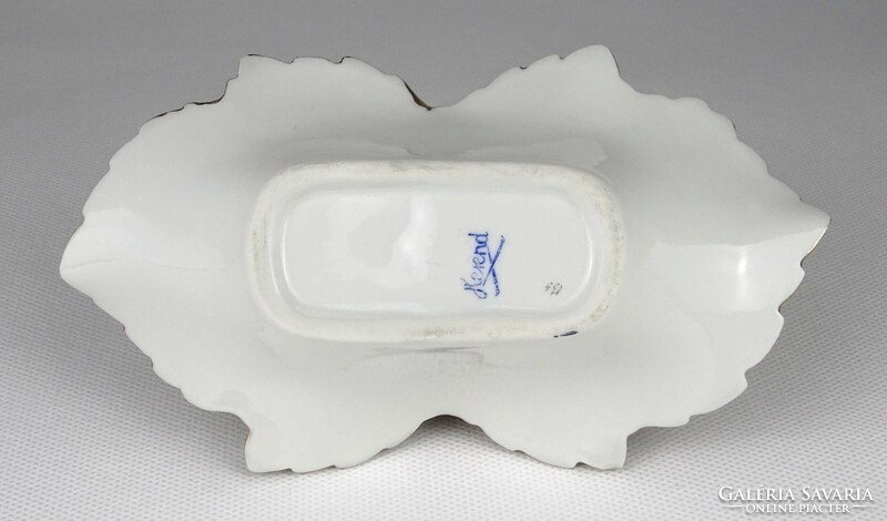 1N699 Herend porcelain leaf-shaped ashtray