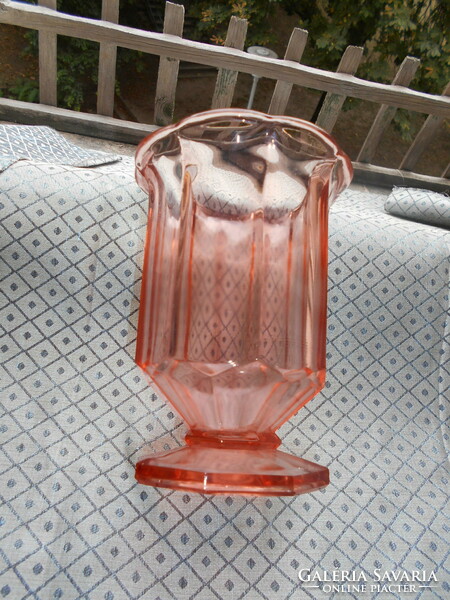 Oldalán lapra  csiszolt üveg  váza-20-as évek