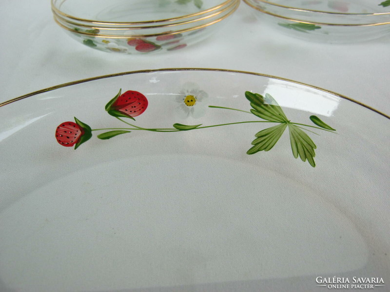 Glass 6-person bowl set with strawberry pattern