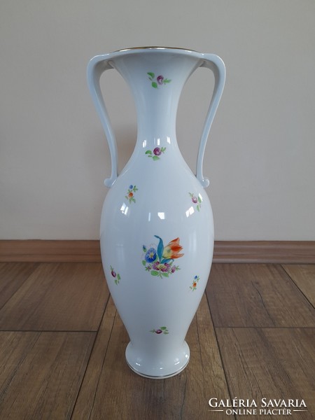 A large vase with an old Herend kitty pattern