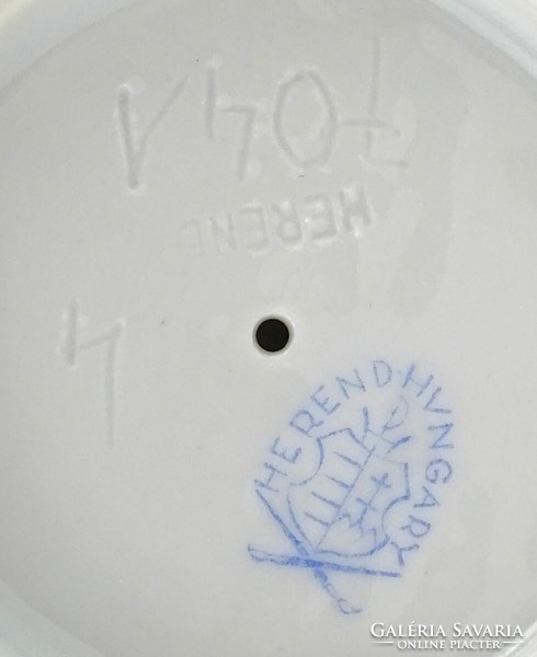 1N704 Régi hibátlan virág mintás talpas Herendi porcelán váza 16.5 cm