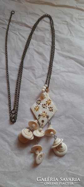 Shell-snail pendant necklace