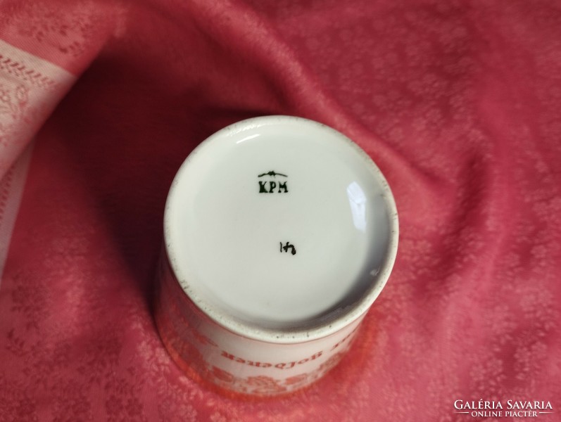 KPM, aranyozott, szőllőfürtös  porcelán csésze