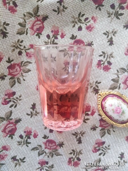 Rövid italos pohárka - antik rózsaszínben / 1 db.
