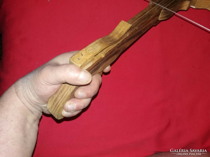 Antik fából készült játék működő számszeríj , nyílpuska  TELL VILMOS a képek szerint