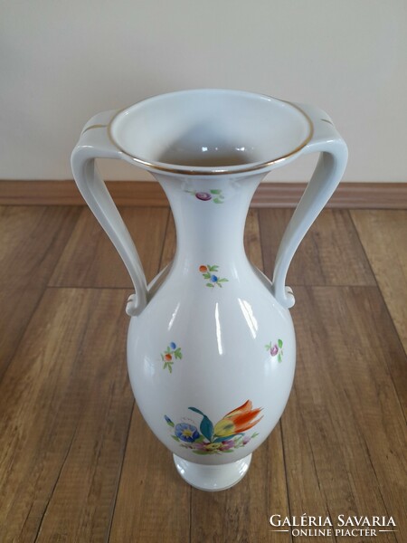 A large vase with an old Herend kitty pattern