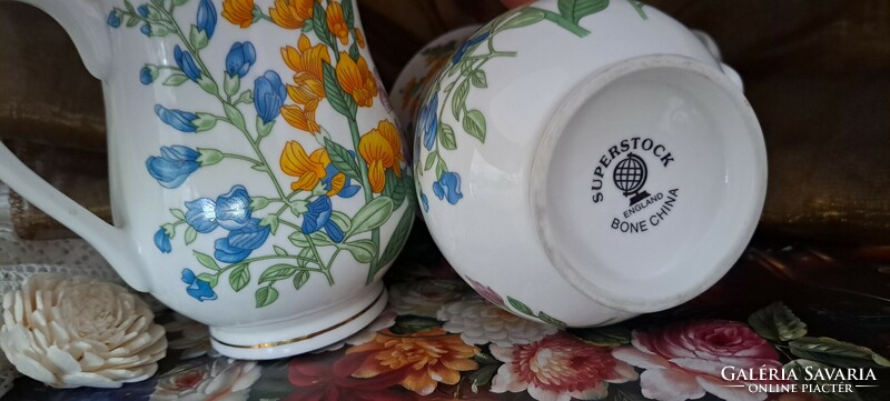 Pair of English porcelain mugs