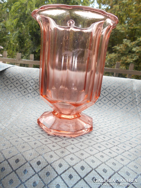 Oldalán lapra  csiszolt üveg  váza-20-as évek