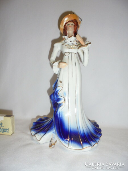 Porcelán hölgy hosszú ruhában - nipp, figura