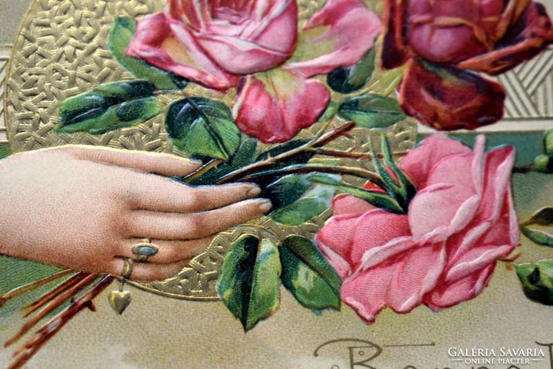Antik dombornyomott üdvözlő  képeslap  rózsát tartó kéz
