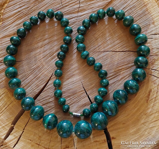 Huge malachite necklace with small glass spacers