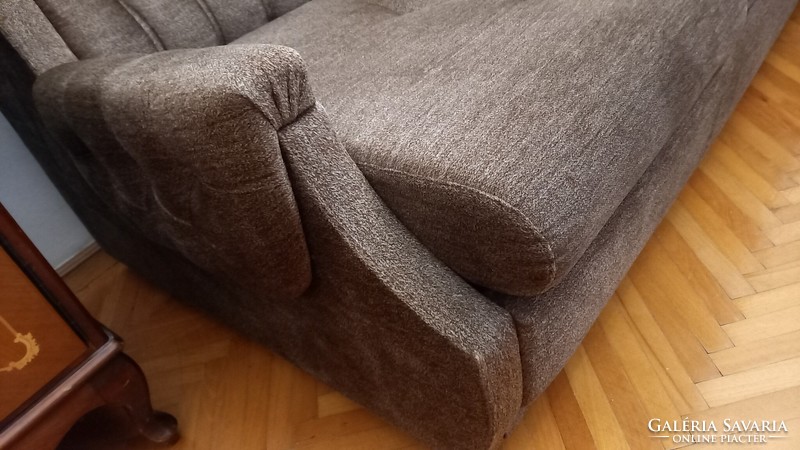 Ággyá nyitható kanapé két fotellel