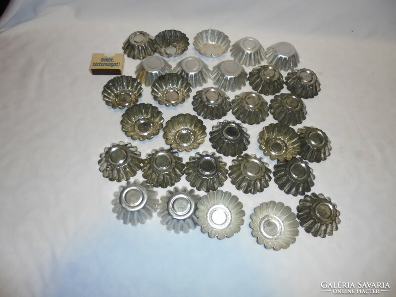 Old, retro basket cake mold, baking mold - thirty pieces - together