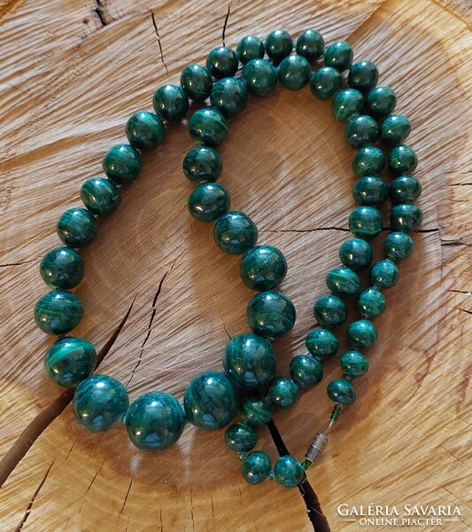 Huge malachite necklace with small glass spacers