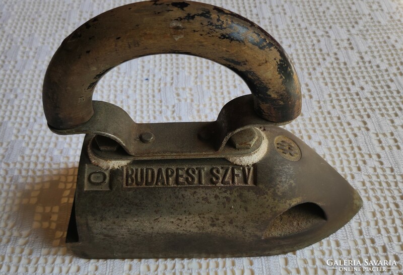 Old gas iron in good condition