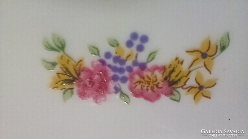 Zsolnay kis virág mintás 11 db tányér pótlásnak egyben eladó 5 mély 6 lapos