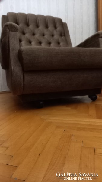 Ággyá nyitható kanapé két fotellel