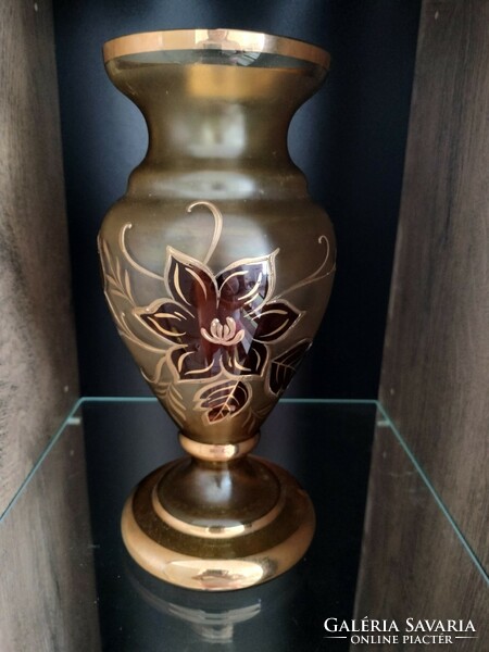 Bohemia aranyozott díszítésű, virágmintás váza