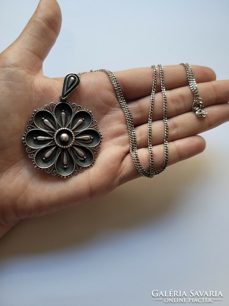 Filigree silver daisy pendant with chain, large!
