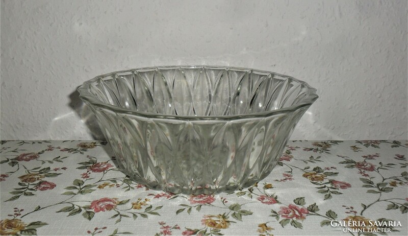 Vintage thick cut glass centerpiece, serving bowl 21 x 8 cm.
