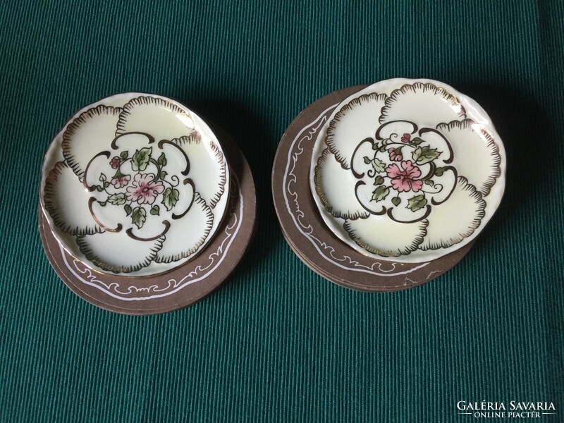 Zsolnay mini plates in a gift box