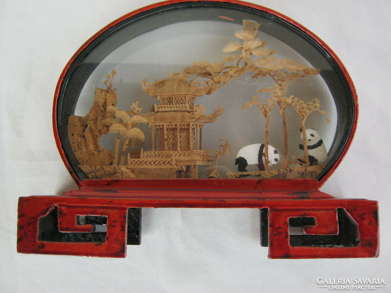 Pandás dioráma keleti kézműves kép parafa dísztárgy panda macikkal 20 cm