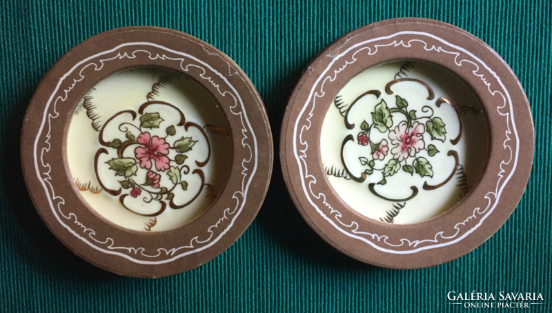 Zsolnay mini plates in a gift box