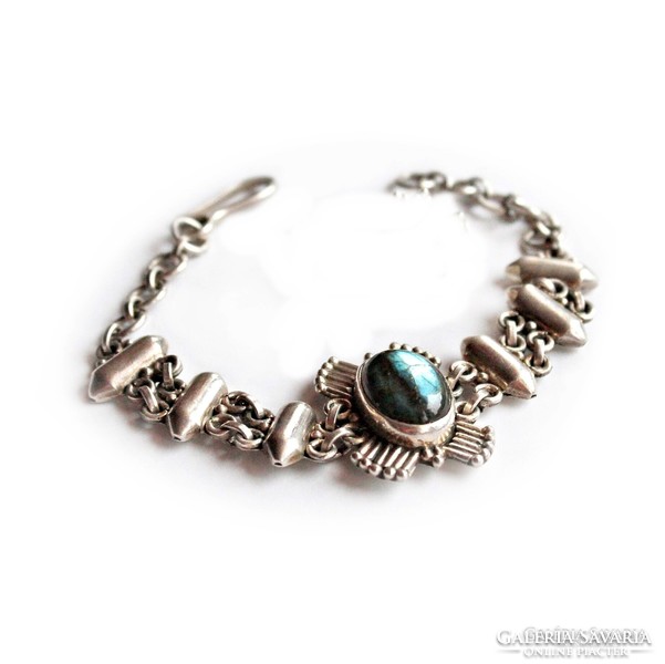 Silver bracelet with labradorite stones