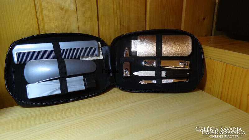 The contents of the travel set are of good quality and the holder is made of fine soft leather.
