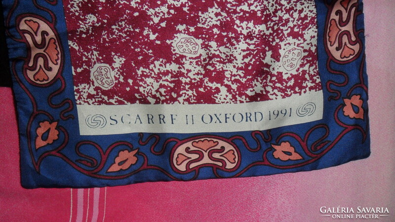 A real curiosity, marked scarrf i i oxford. Real silk scarf lined with fleece. 132 X29 cm