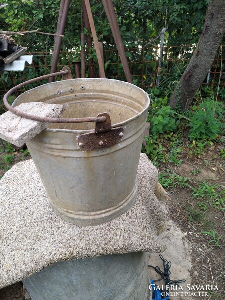 Retro tin bucket, well bucket, decoration