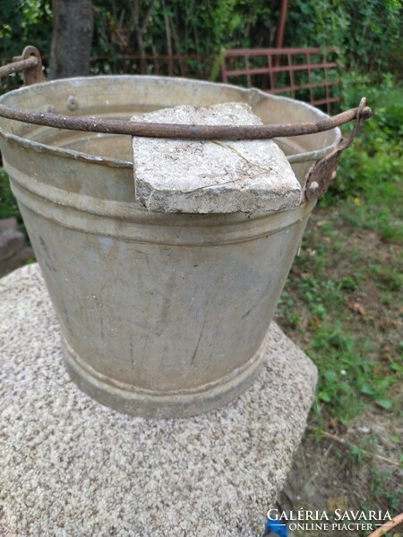 Retro tin bucket, well bucket, decoration