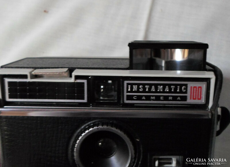 Kodak Instamatic 100, analóg fényképezőgép (vintage, 1960-as évek)