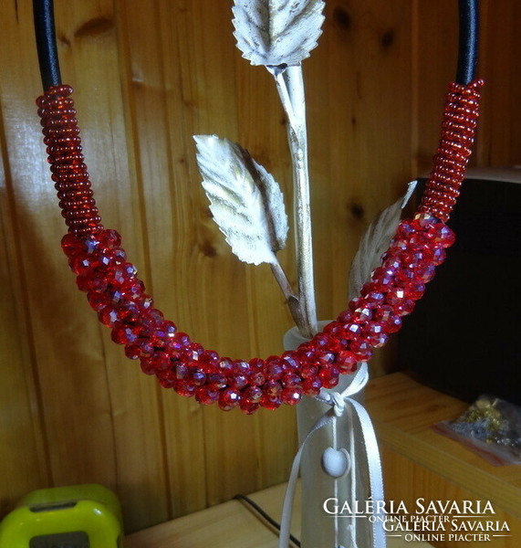 Special cherry burgundy polished crystal necklaces.